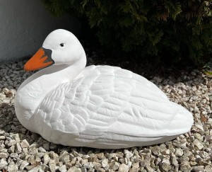 Gęś pływająca - figurka ceramiczna ogrodowa