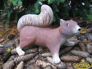 Wiewiórka stojąca - figurka ceramiczna ogrodowa